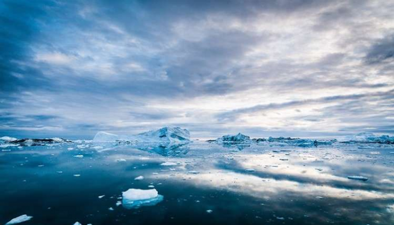 علماء يعثرون على قطع من البلاستيك في عينات جليد بالقطب الشمالي