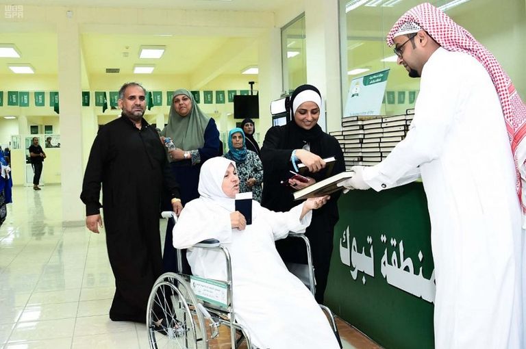 نسخة من المصحف الشريف هدية للحجاج العائدين لأوطانهم