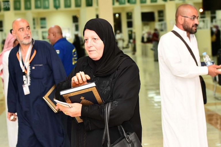 نسخة من المصحف الشريف هدية للحجاج العائدين لأوطانهم