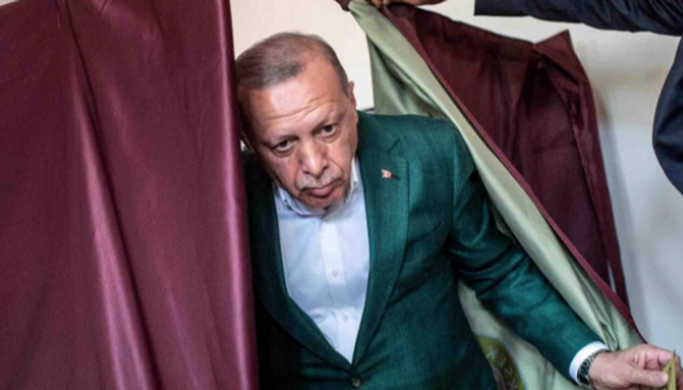 رجب طيب أردوغان يقود تركيا إلى الانقسام