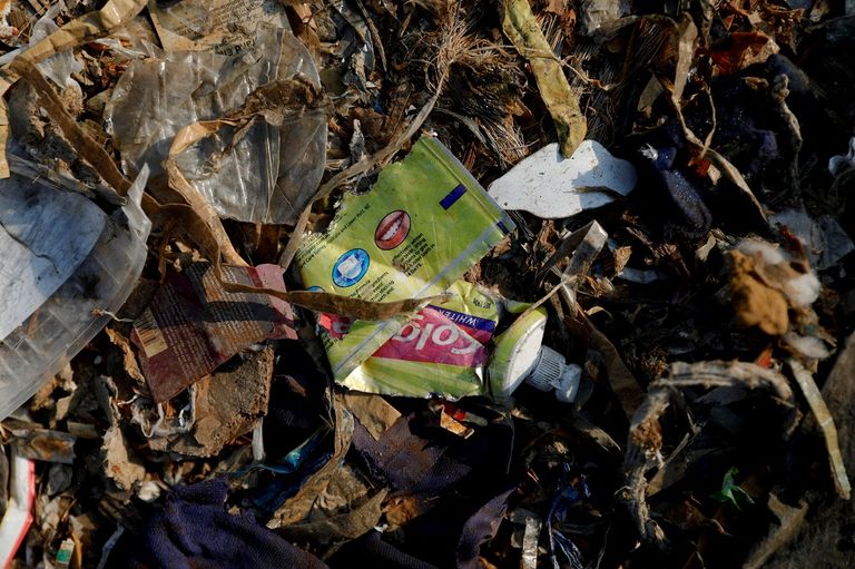 تدوير القمامة يتفوق على الزراعة في قرية بانجون بإندونيسيا