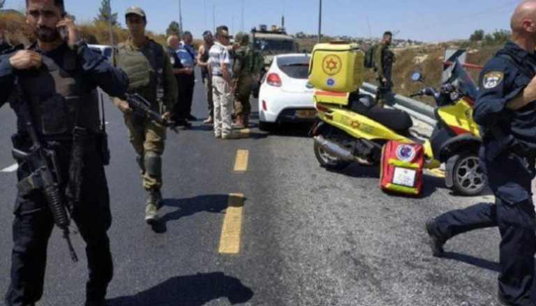 قوات الأمن والإسعاف الإسرئيلية بموقع الحادث