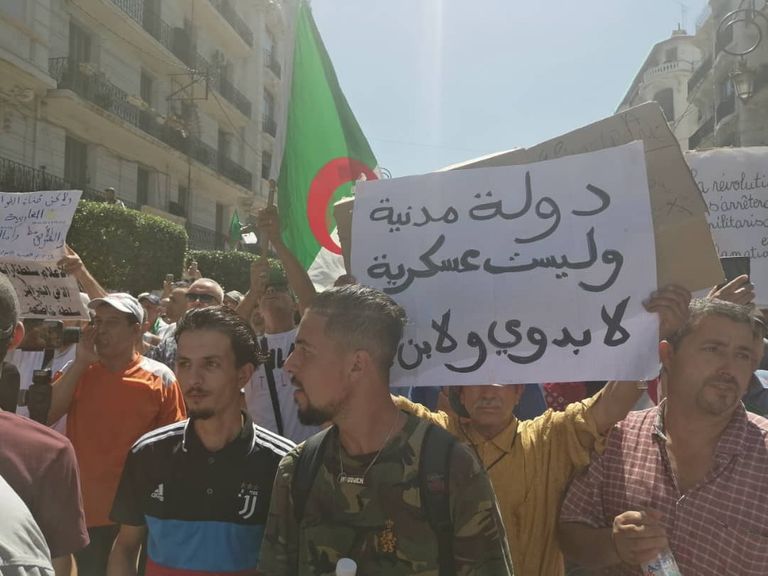 استمرار المظاهرات في الجزائر للمطالبة برحيل جميع رموز نظام بوتفليقة