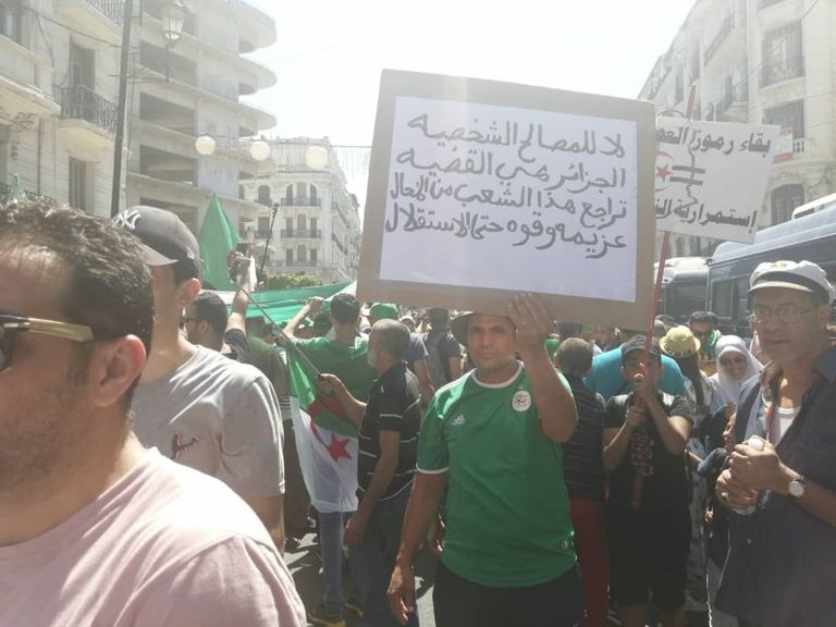 استمرار المظاهرات في الجزائر للمطالبة برحيل جميع رموز نظام بوتفليقة