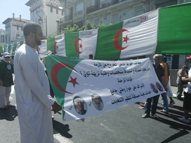 استمرار المظاهرات في الجزائر للمطالبة برحيل جميع رموز نظام بوتفليقة