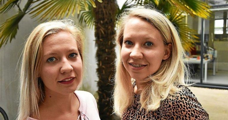 ظهر في المهرجان توأمان وأحيانا 3 بل و4 وهم يرتدون ملابس متطابقة