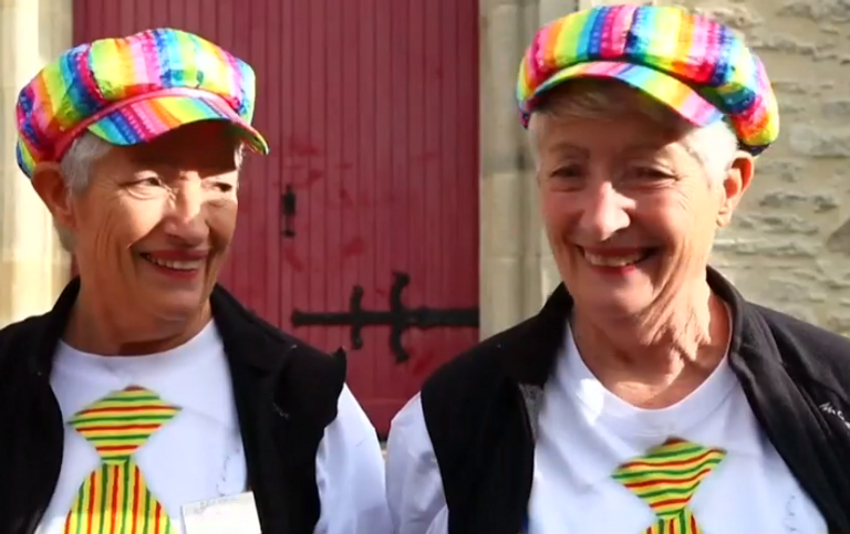 ظهر في المهرجان توأمان وأحيانا 3 بل و4 وهم يرتدون ملابس متطابقة