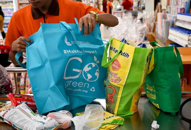 البلاستيك يهدد الحياة البحرية