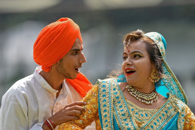 ساحات الرقص شهدت توافداً كبيراً من الجماهير