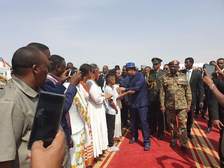 رئيس الوزراء الإثيوبي لدى وصوله إلى الخرطوم