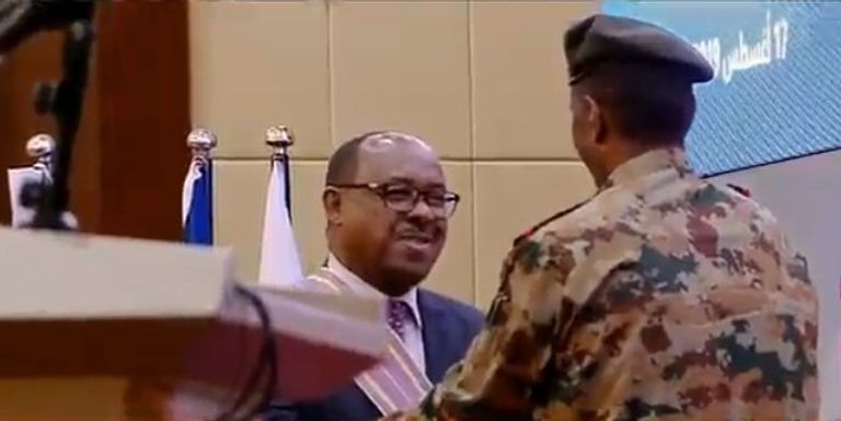 منح الوسيط الإثيوبي وسام الجمهورية من الطبقة الأولى