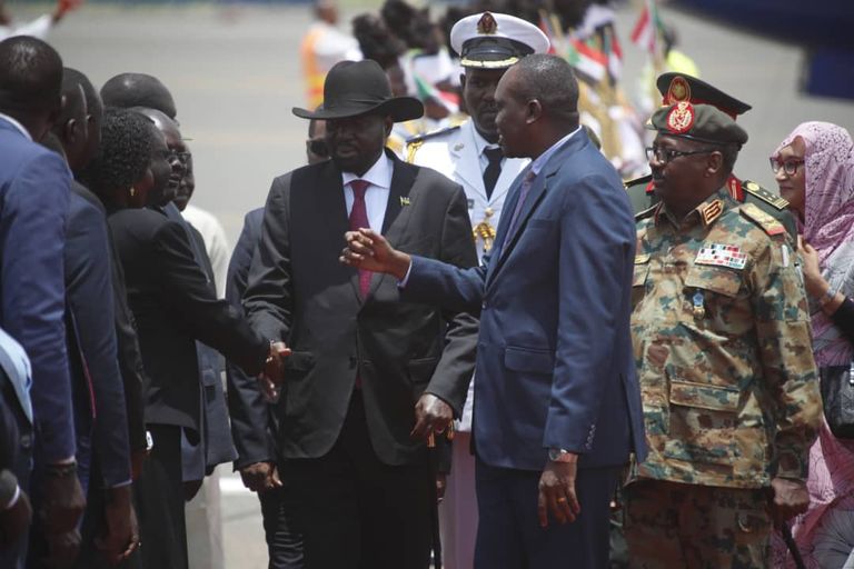 مشاركة دولية وإقليمية في مراسم توقيع  الإعلان الدستوري 