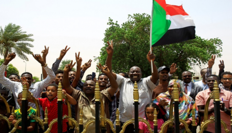 الفرحة تعم السودان عقب توقيع الاتفاق التاريخي - رويترز