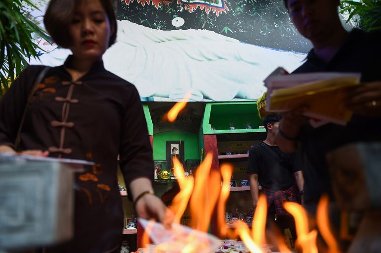 "شين" كلب دفن في مقبرة تكرم الحيوانات الأليفة سنويا