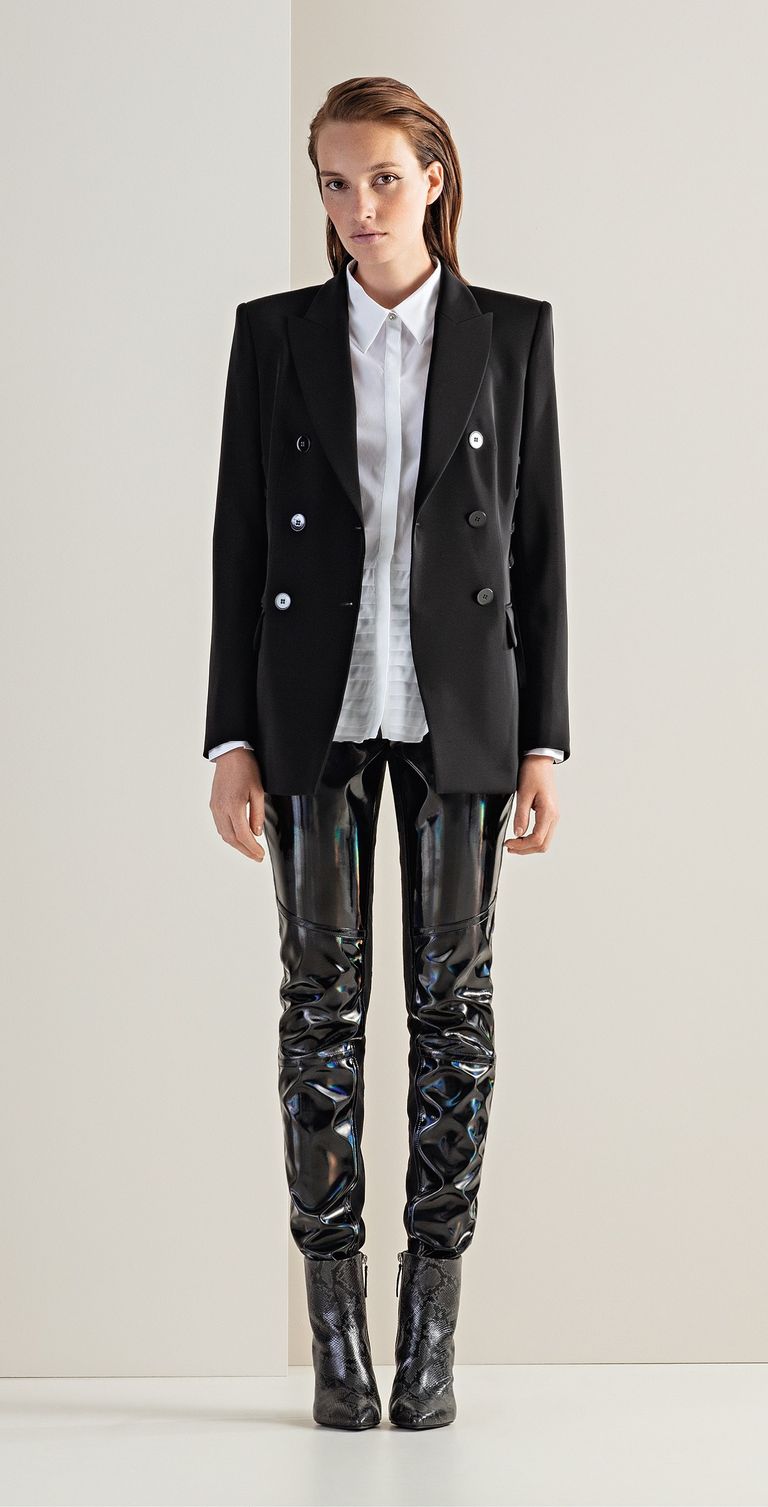 الموضة النسائية تكتسي هذا الموسم بالجلد