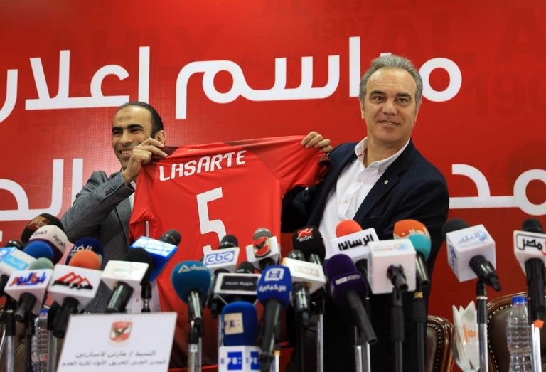 مارتن لاسارتي مدرب الأهلي السابق