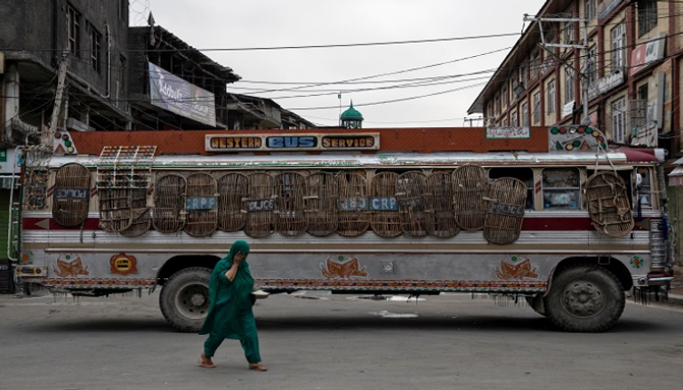 السلطات الهندية تفرض قيودا على التنقل بكشمير