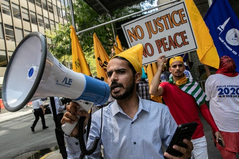 السلطات الهندية تفرض قيودا على التنقل بكشمير