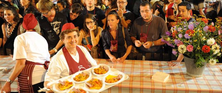 أستي وجهة إيطالية مثالية في الخريف