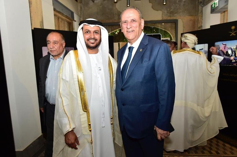 جانب من الحضور في المعرض