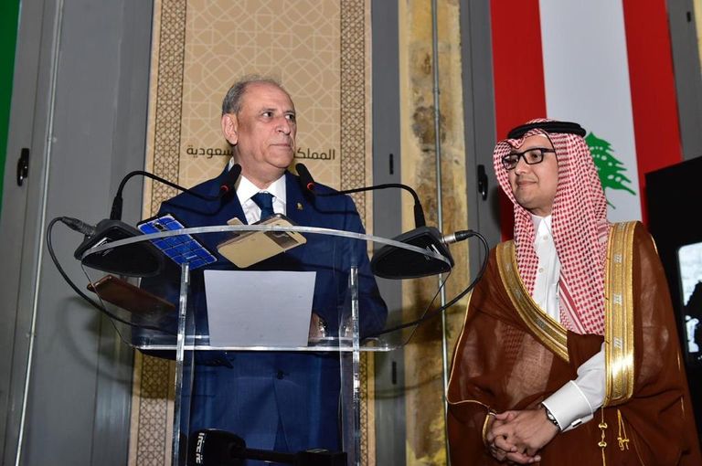 جانب من الحضور في المعرض