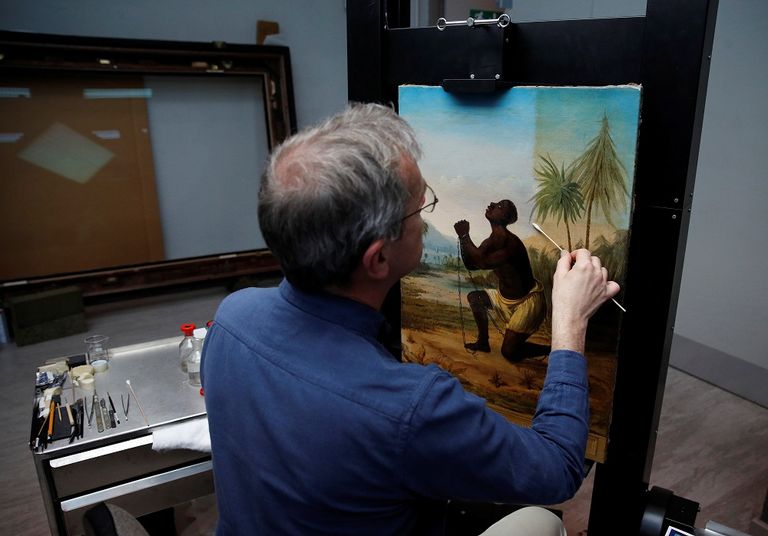 ترميم لوحة "ألست رجلا وأخا"