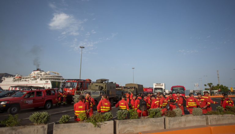 600 رجل إطفاء يشاركون في عملية إخماد الحريق