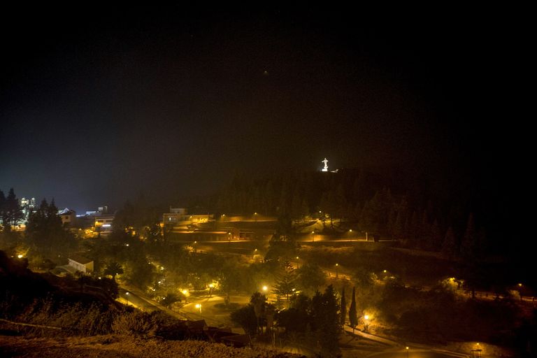 600 رجل إطفاء يشاركون في عملية إخماد الحريق