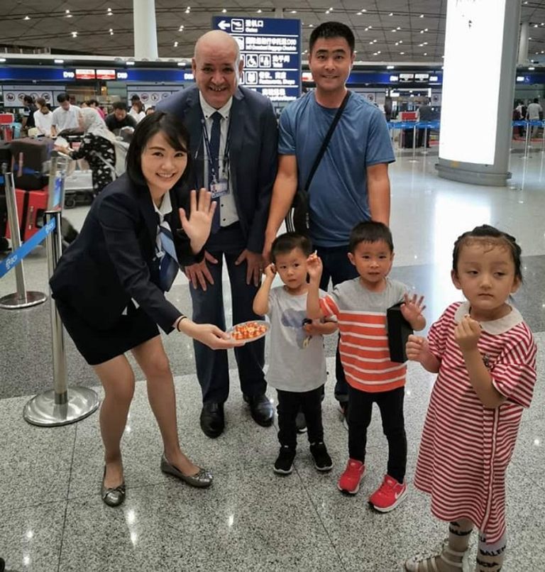 مطار بكين يحتفل بوصول أول رحلة لطائرة الأحلام المصرية  صورة من احتفالات مطار بكين