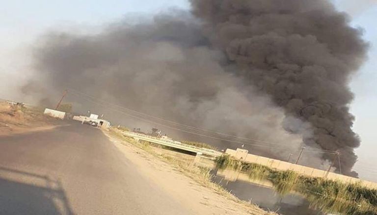دخان متصاعد من القاعدة العسكرية بمحافظة صلاح الدين العراقية