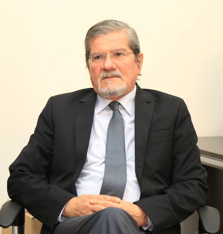  الشاعر السوري نواف يونس 