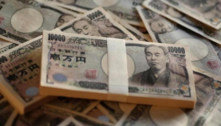 العملة اليابانية تنخفض للجلسة الثالثة على التوالي أمام الدولار