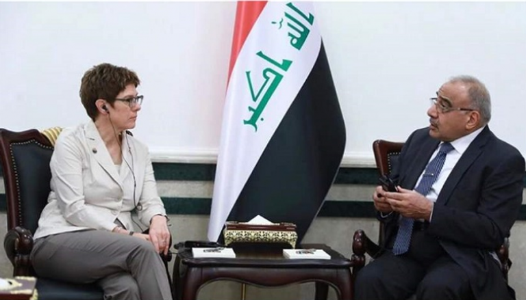 رئيس الوزراء العراقي خلال استقباله وزيرة الدفاع الألمانية