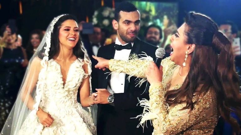 الفنانة المصرية نشوى مصطفى من زواج ابنها