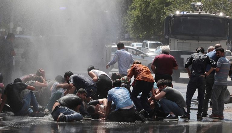 المظاهرات تنفجر في وجه أردوغان ببلديات كردية