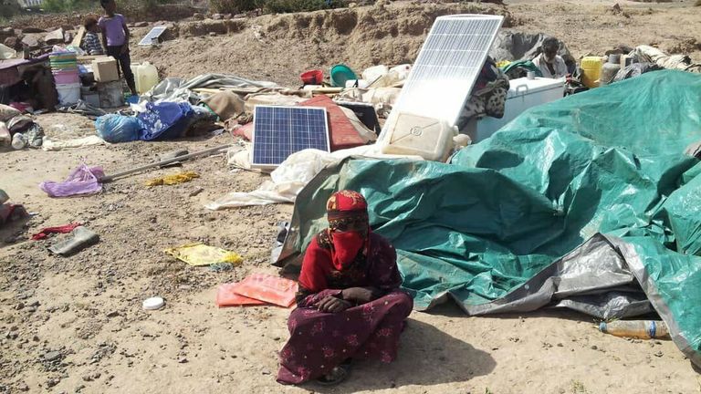 أحد مخيمات نزوح الكدحة قبالة منطقة البيرين اليمنية