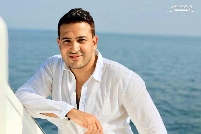 الفنان عمرو دياب مع الشاعر تامر حسين