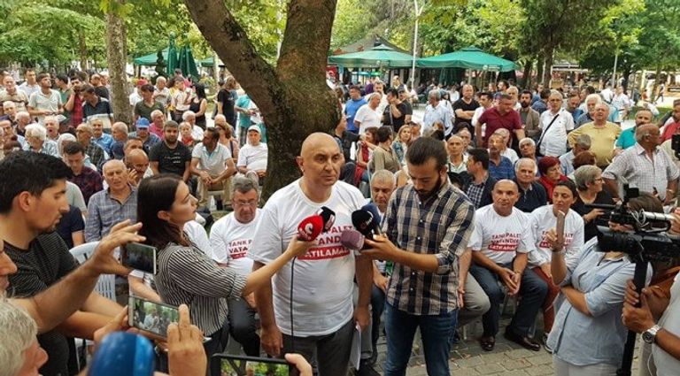 جانب من مظاهرات الأتراك ضد بيع مصنع الدبابات لقطر