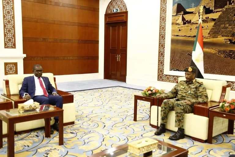 محمد الحسن التعايشي يؤدي القسم عضوا بالسيادي السوداني