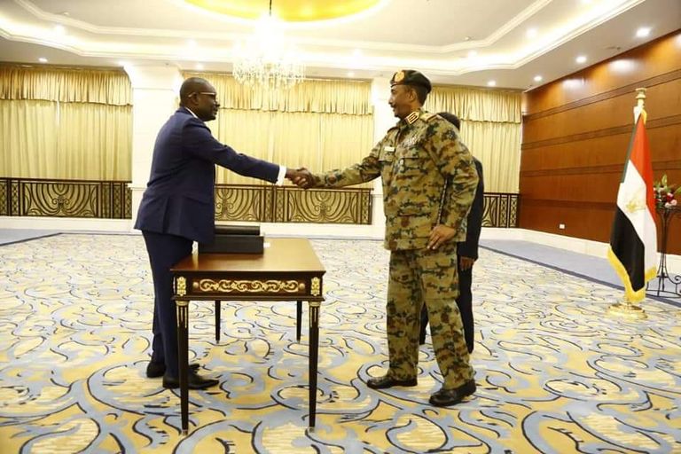 محمد الحسن التعايشي يؤدي القسم عضوا بالسيادي السوداني