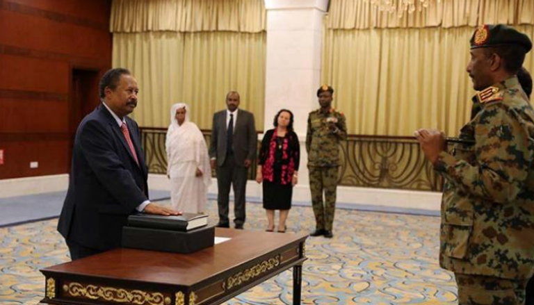 عبدالله حمدوك يؤدي اليمين الدستورية رئيسا لوزراء السودان