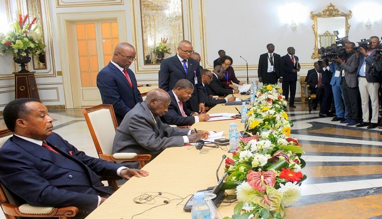 توقيع الاتفاق بين رواندا وأوغندا - الفرنسية