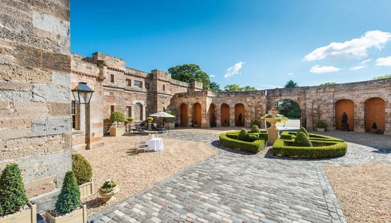 قلعة سيتون بمقاطعة لوثيان الشرقية في اسكتلندا