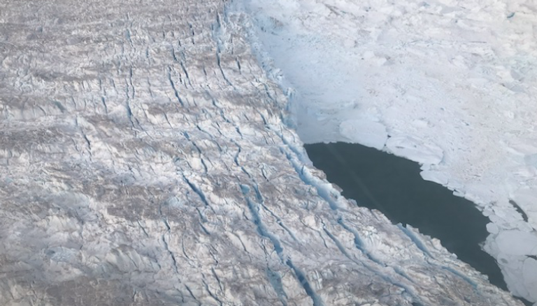 ذوبان أحد أنهار "جرينلاند" الجليدية