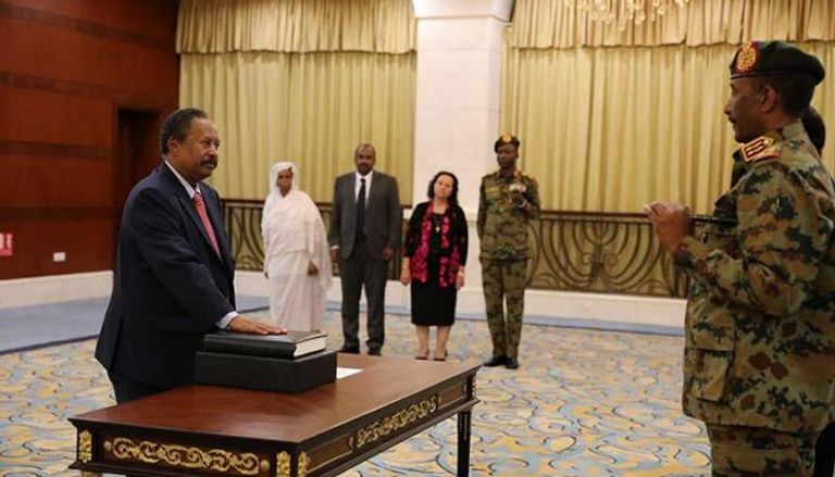 عبدالله حمدوك يؤدي اليمين الدستورية رئيسا لوزراء السودان 