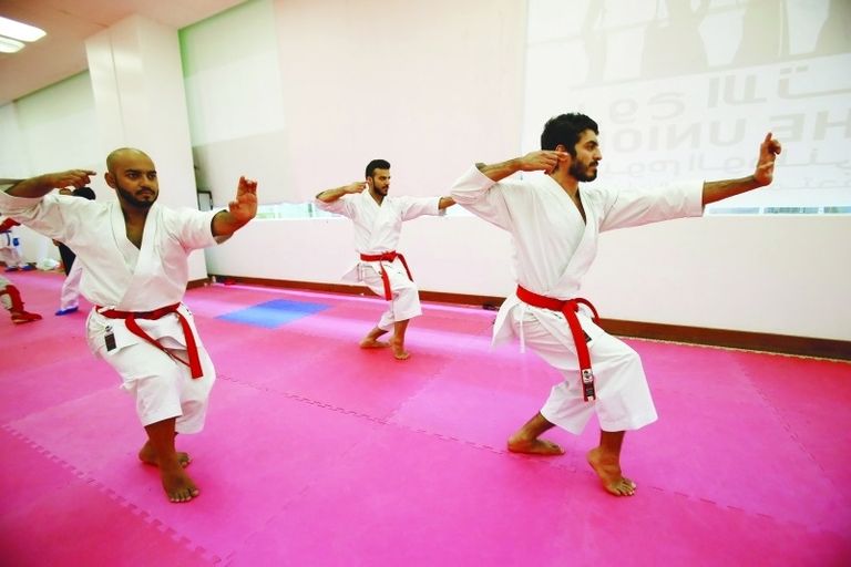 الرزوقي في لقطة جماعية مع أعضاء الاتحاد الدولي