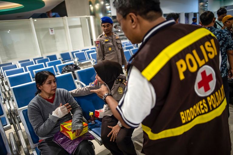 جرى إنقاذ ما لا يقل عن 250 شخصاً