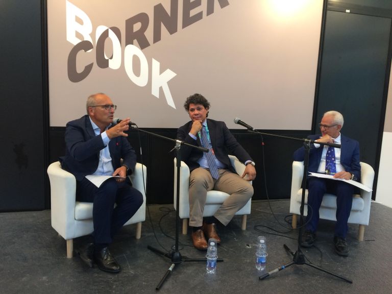 الدكتور حسين محمود أستاذ الأدب الإيطالي