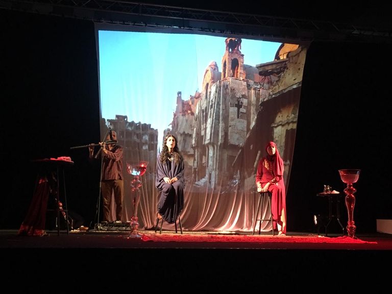 جانب من العرض المسرحي "عين الشعراء"