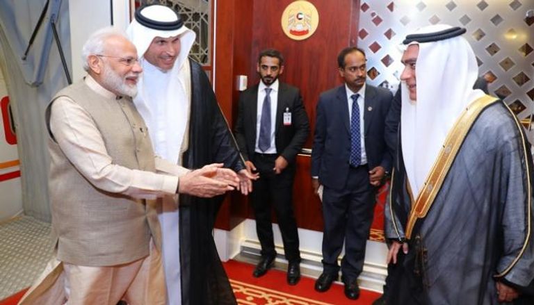 رئيس الوزراء الهندي لدى وصوله الإمارات